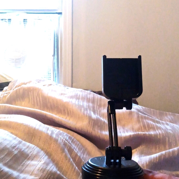 Phone Holder/Cup Holder w/3 Adjustable knobs and 4 Cup Sizes - Picture 3 of 5